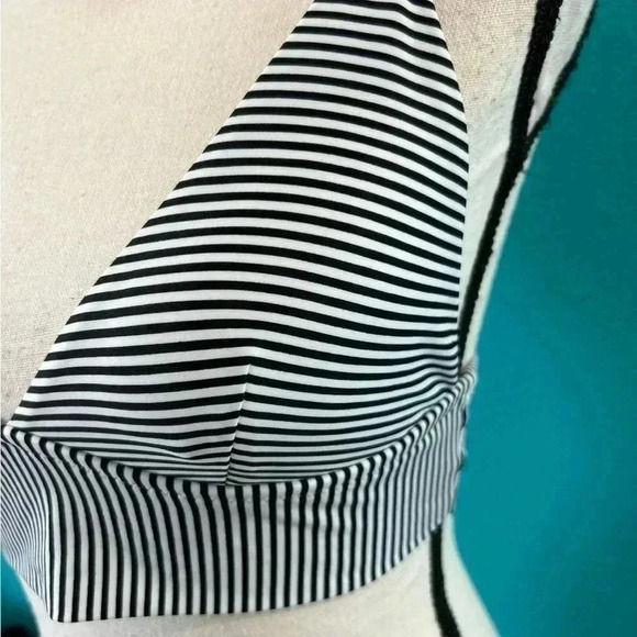 New with tags aerie black and white striped bikini top in size medium - Picture 2 of 5